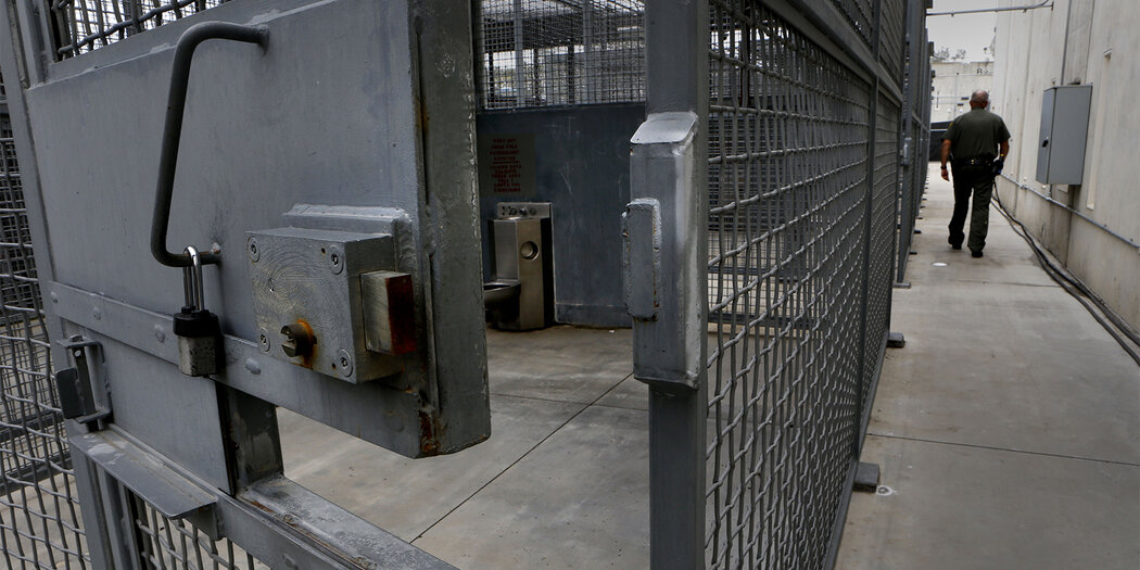 The Links Between Mass Incarceration and Poverty | Brennan Center for ...