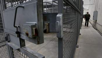 The Links Between Mass Incarceration and Poverty | Brennan Center for ...