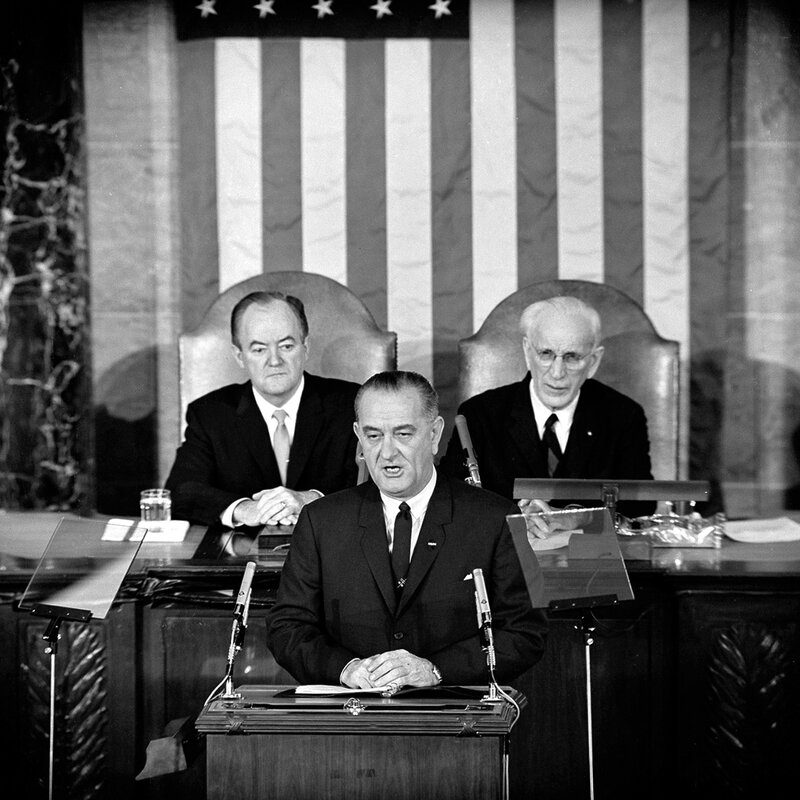 El presidente Lyndon B. Johnson da su discurso “Juntos venceremos” ante una sesión conjunta del Congreso el 15 de marzo de 1965.  
