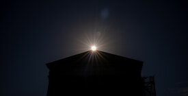 Sun rises over Supreme Court building 
