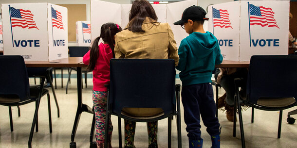 Children accompany voting woman