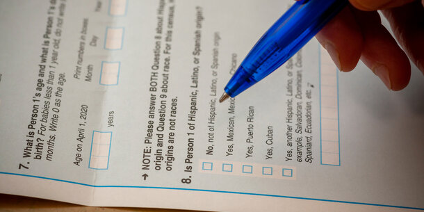 Person filling out race question on census form