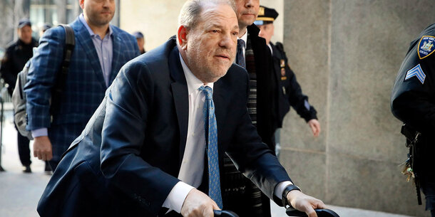 Harvey Weinstein outside courthouse