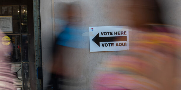 Vote Here Vote Acqí sign