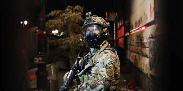 A border patrol agent in camo in Portland, OR, in 2020