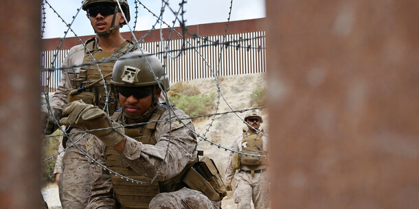 US soldiers at the US-Mexico border