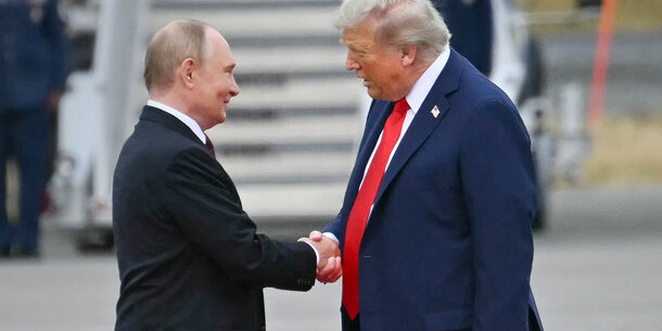 Trump and Putin shaking hands 