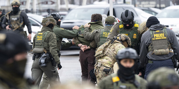 Federal agents on street