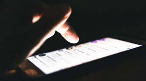 hand tapping on an iphone screen