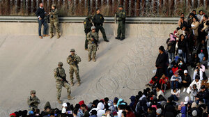 US troops at the US-Mexico border wall