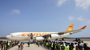 A plane carrying Venezuelans deported from the US to El Salvador